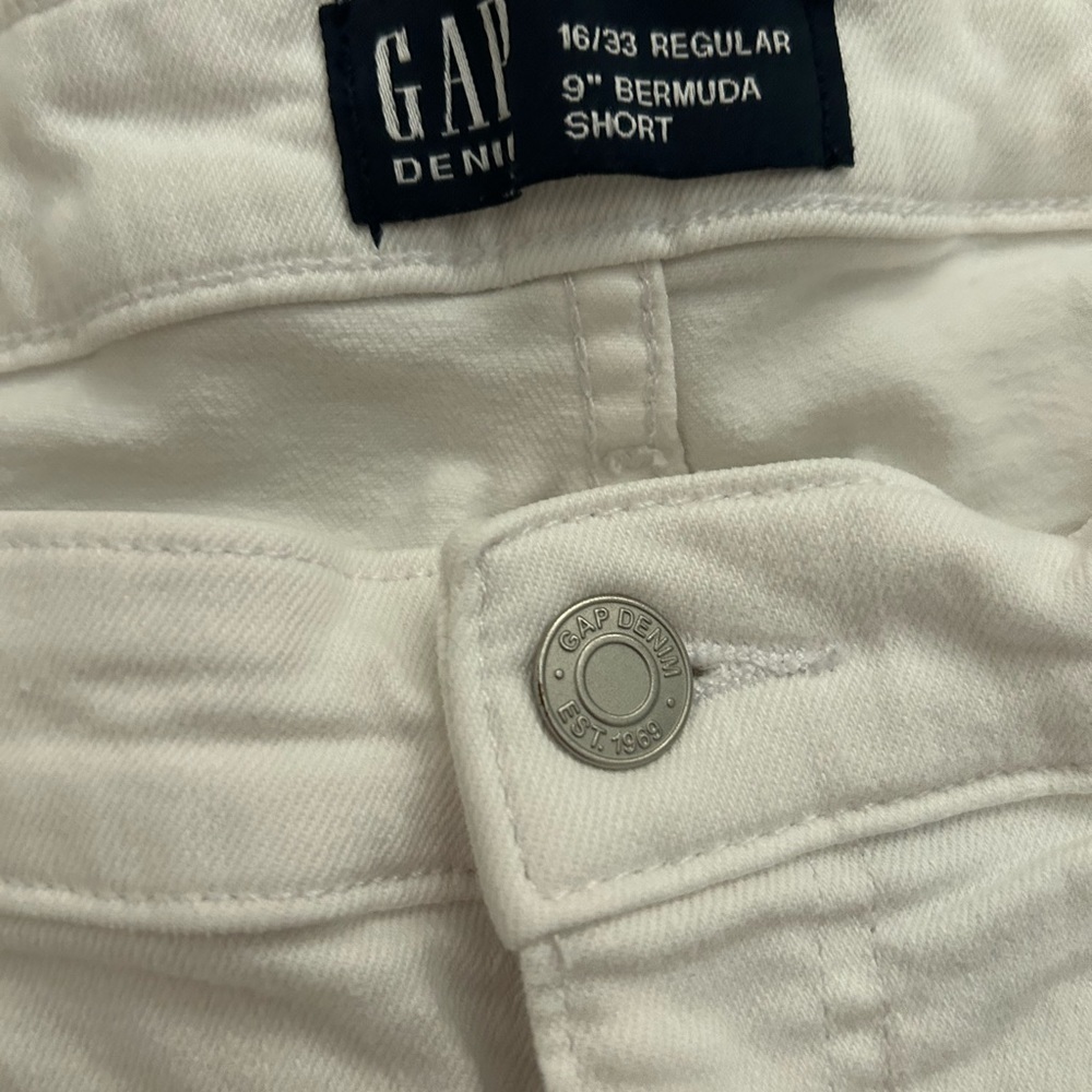 GAP White Denim Frayed Hem Relaxed Fit Shorts - Picture 3 of 5
